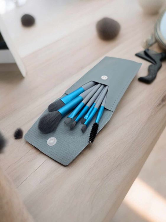 Kit 8 Pinceaux de Maquillage – L'Essentiel pour un Teint Parfait